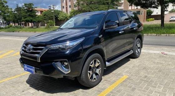 TOYOTA HILUX SW4 2.8 SRX 4X4 7 LUGARES 16V TURBO INTERCOOLER DIESEL 4P AUTOMÁTICO TOYOTA HILUX SW4 2.8 SRX 4X4 7 LUGARES 16V TURBO INTERCOOLER DIESEL 4P AUTOMÁTICO